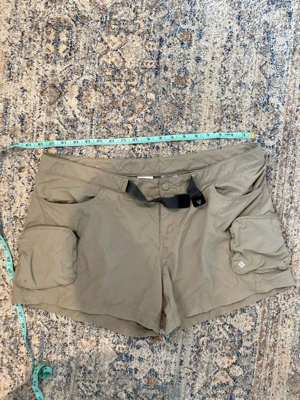Columbia Sportswear Company Women's Green Cargo Hiking Shorts with Built-In Belt